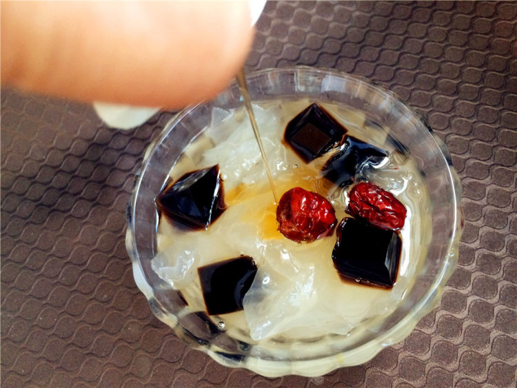 冰糖银耳红枣龟苓膏超级好吃，不会做我来教你