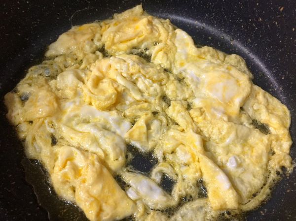 火腿肠黑木耳炒蛋