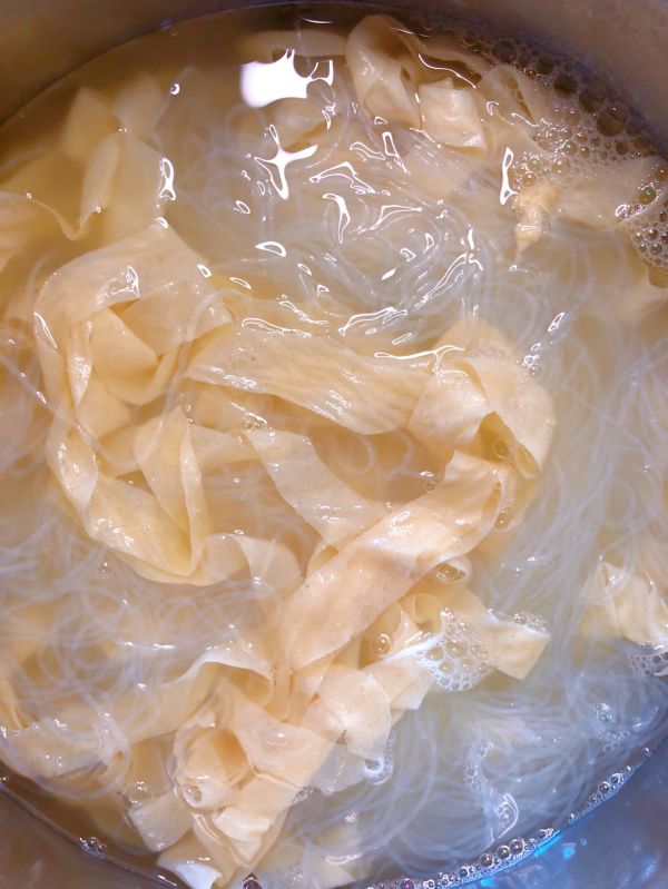 酸辣爽口豆皮粉丝凉拌菜