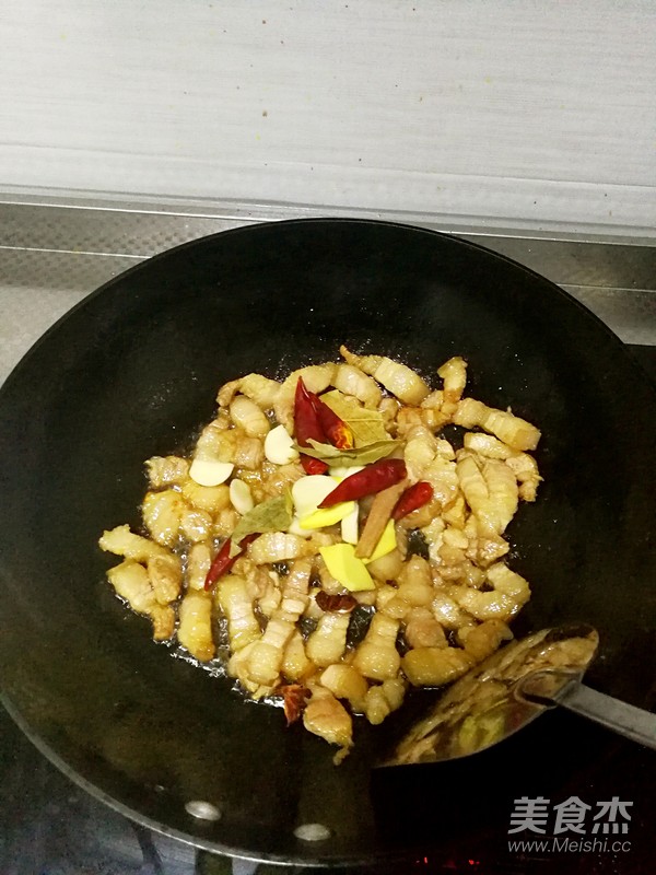 芋子红烧肉的做法