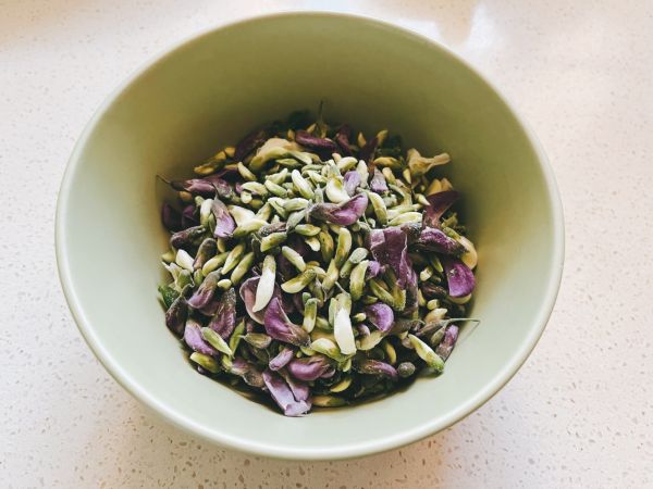 蔓越莓槐树花蛋饼