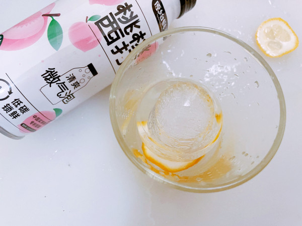 柠檬桃桃西柚气泡饮