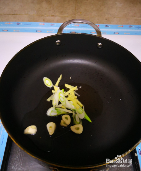 家常南瓜烧香菇的做法