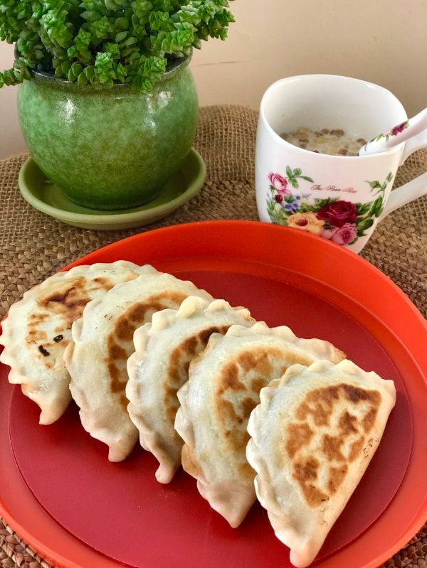 鲜虾贝丁韭菜盒子