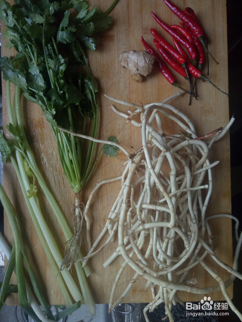 做出入味的凉拌鲫鱼鱼腥草