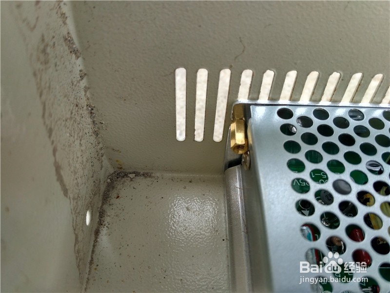 机箱里开关电源的正确安装方法