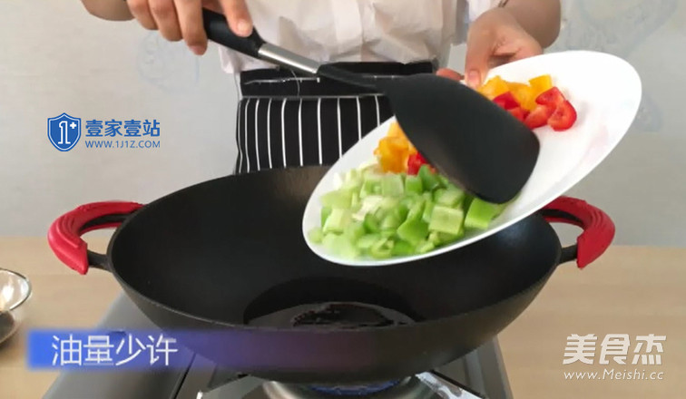 【五彩鱿鱼卷】——一道口味清爽靓丽的菜