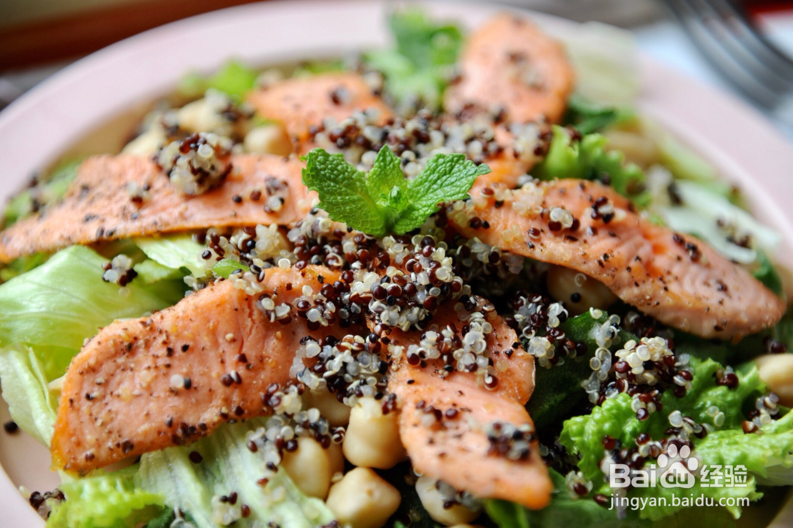 三文鱼藜麦沙拉的做法