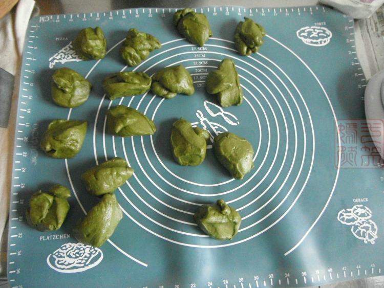 想吃淡奶抹茶小餐包？轻轻松松就能学会