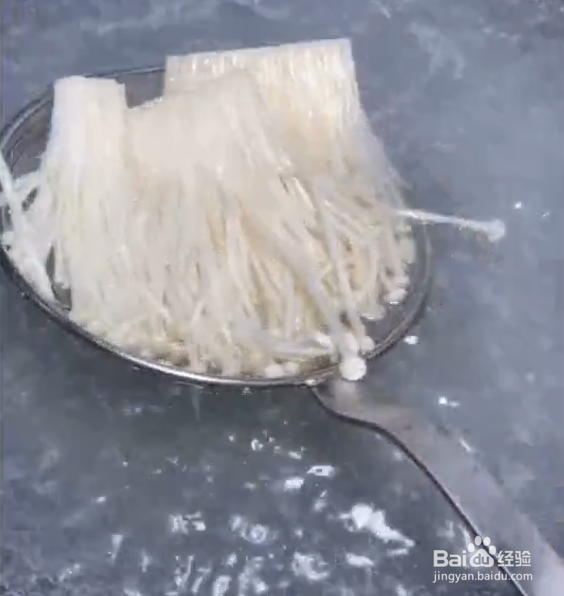 如何做烧烤味的豆皮金针菇卷