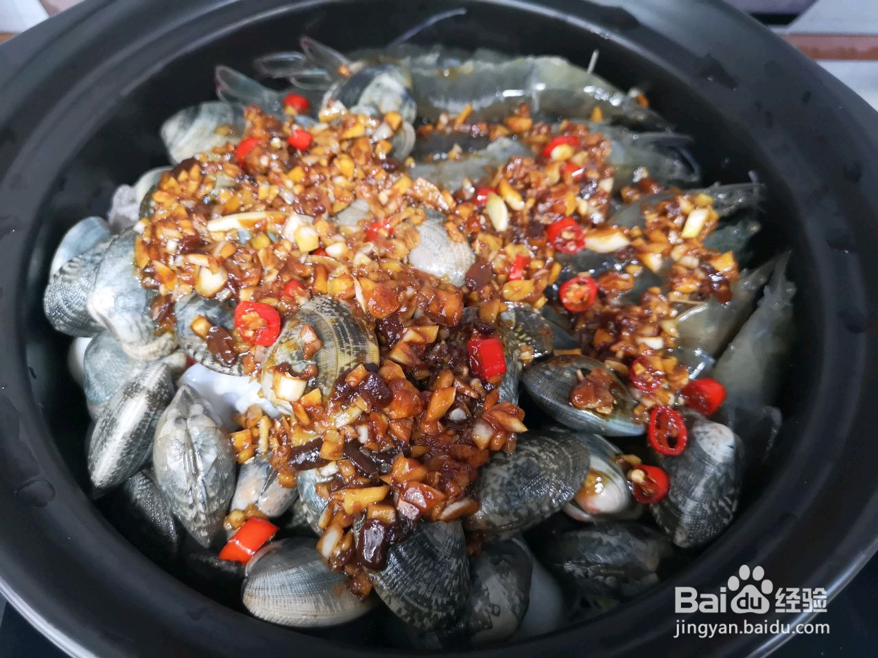 花蛤鲜虾粉丝煲的做法