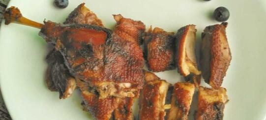 如何做出美味的卤鸭肉