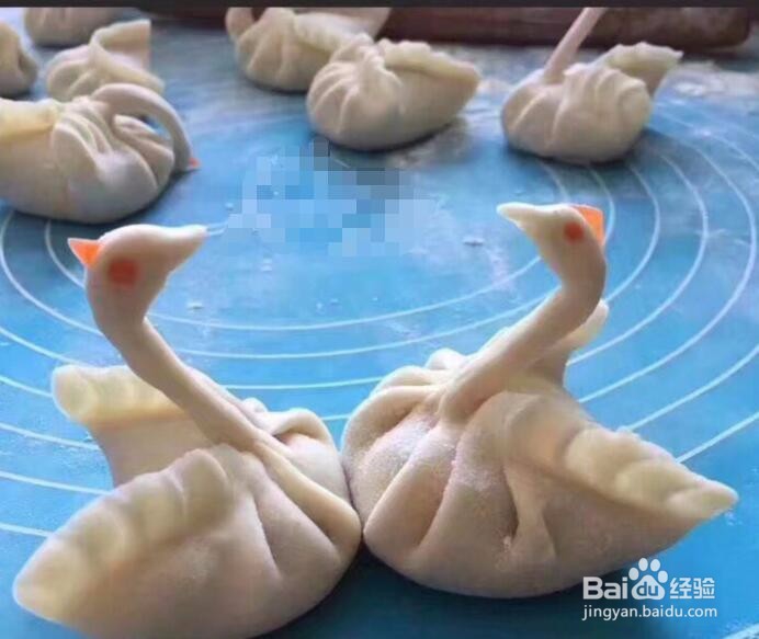 <b>家庭做天鹅水饺的方法，手工捏天鹅饺子造型流程</b>