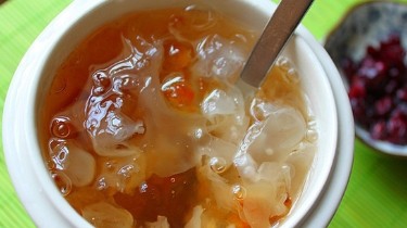 皂角米桃胶银耳羹的做法