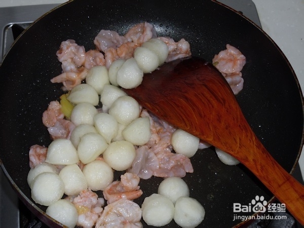 如何烹饪虾好吃——梨味虾球