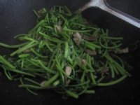 蒿子秆炒肉的做法