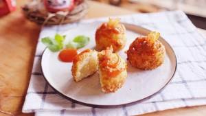 土豆泥虾球的做法