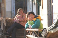 10个月小孩子，该怎么让她建立安全感啦