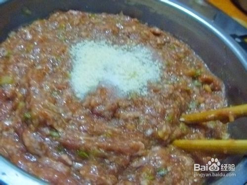 【简单制作的花样饼大全】多层牛肉胡萝卜馅饼