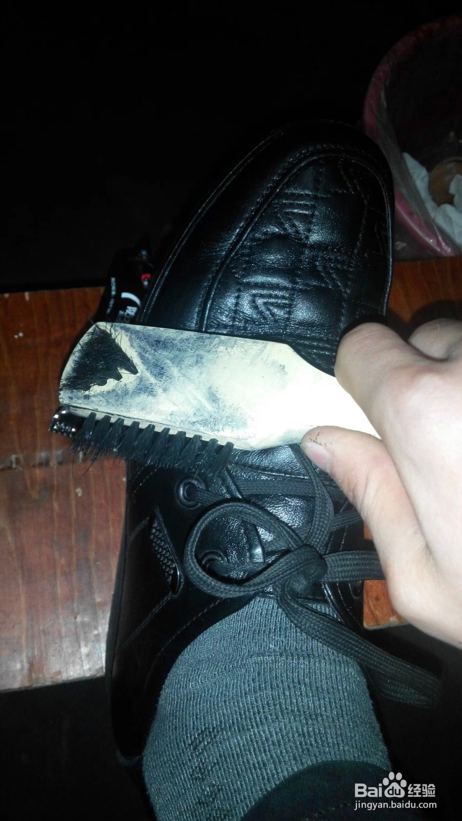 擦皮鞋的方法