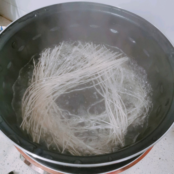 清汤牛肉面清淡爽口营养均衡