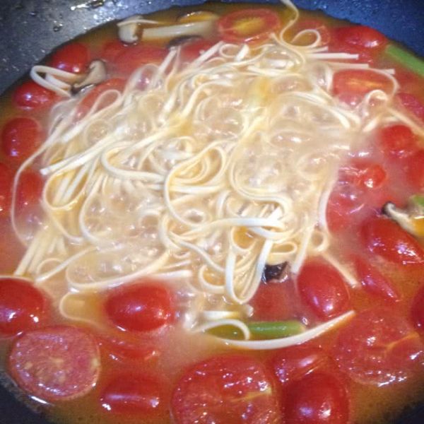 蕃茄鸡蛋香菇面