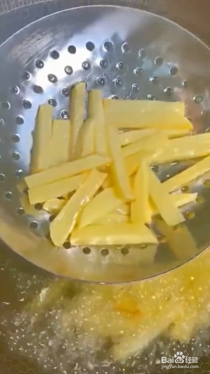 怎样制作土豆蒜苔炒火腿