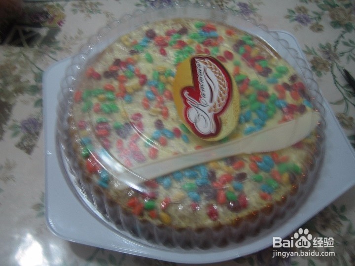 老年人怎样教孩子吃黄油蛋糕