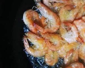 简单快手而又酥香有嚼劲的椒盐虾