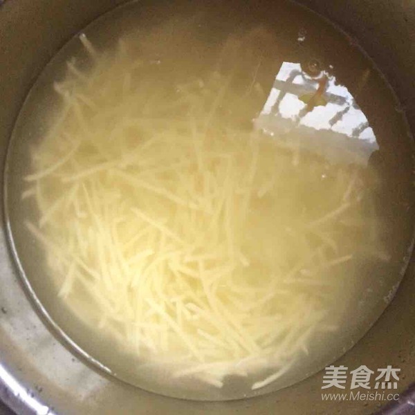 青椒土豆炒肉丝