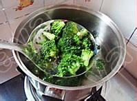 西兰花腰果炒虾仁