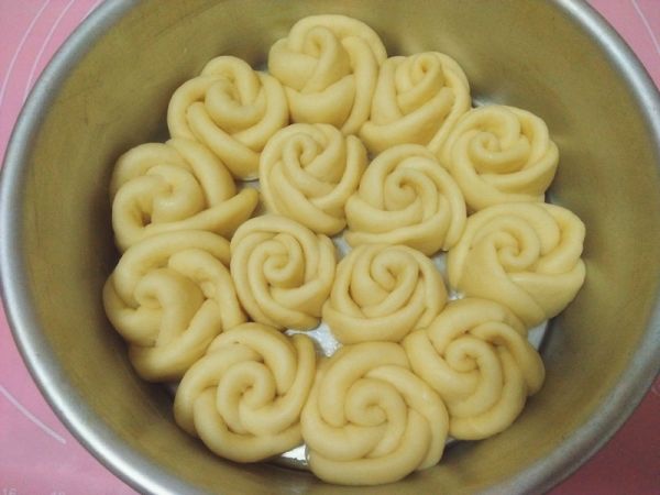 玫瑰花酸奶面包