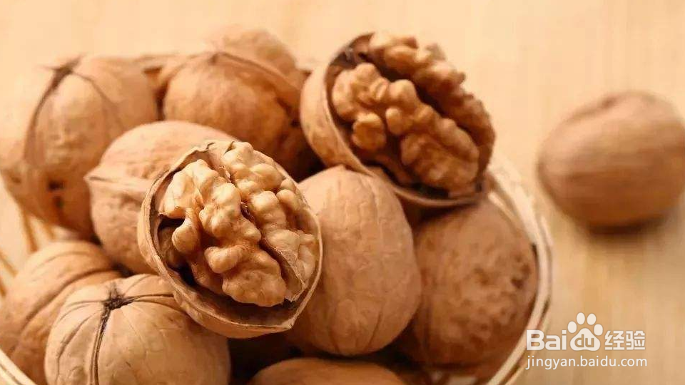 如何快速剥核桃内衣