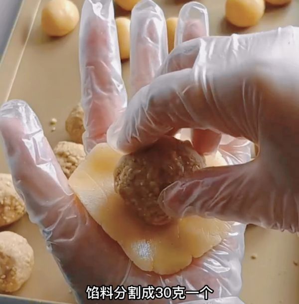 椒盐花生奶酥月饼