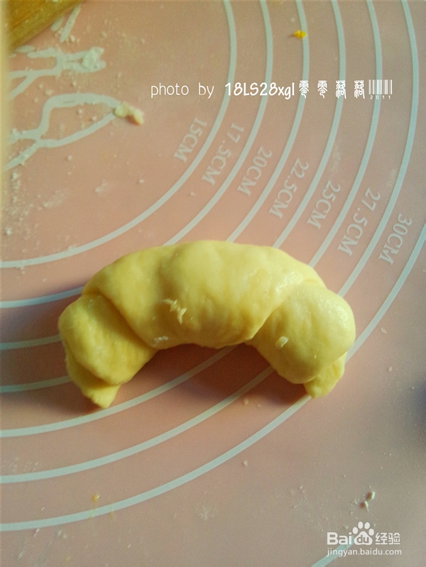 果味面包:橙皮牛角包