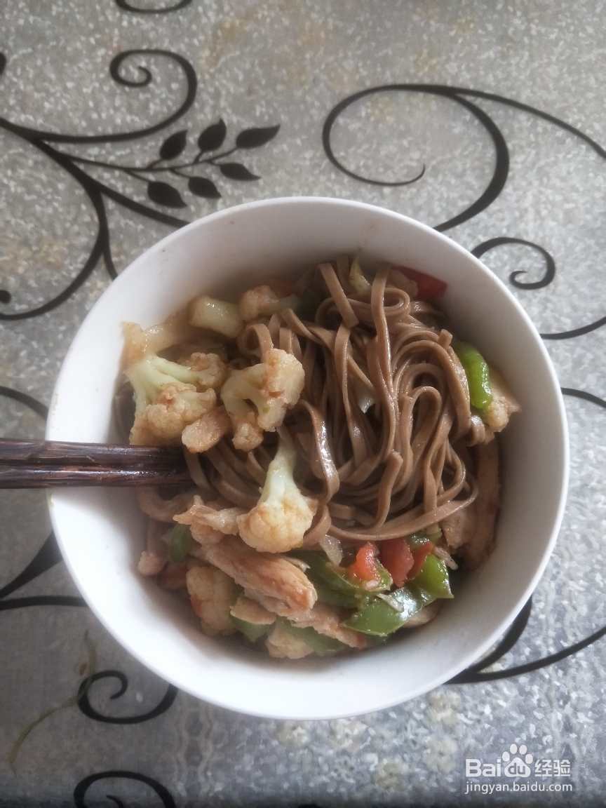 无法抵挡的鸡胸肉菜荞麦面