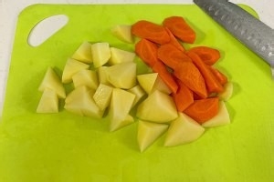 怎么做胡萝卜土豆炖牛腩