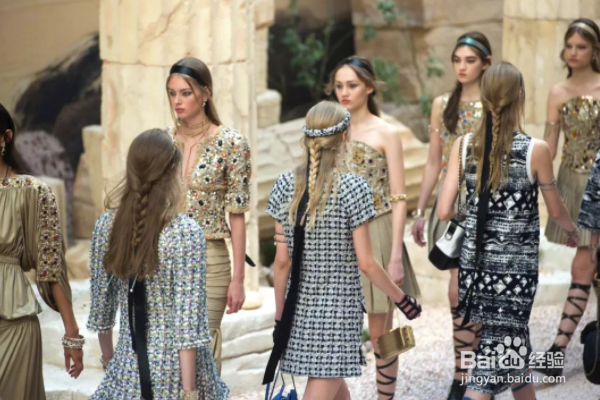 初学者怎样学模特步