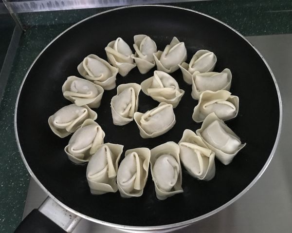 冰花虾仁大馄饨