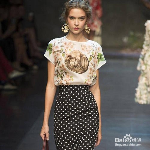 波点元素,女人经久不衰的穿搭技巧