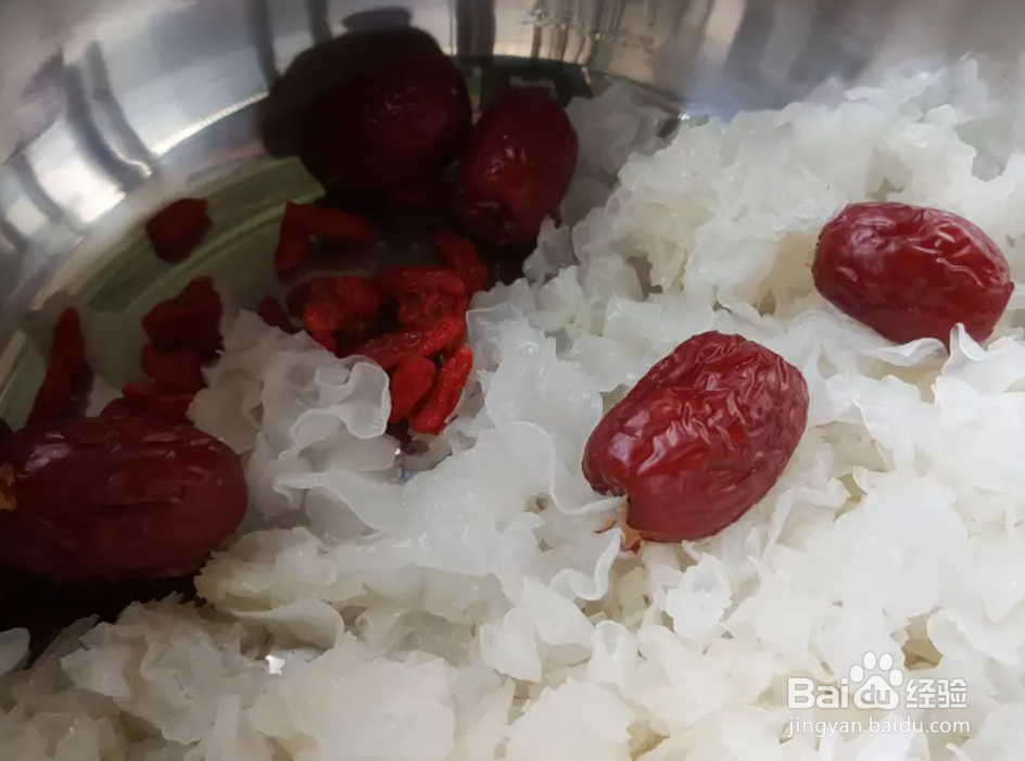 红枣枸杞银耳汤