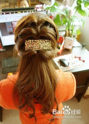 模特教授名媛发型扎法步骤为你解烦恼