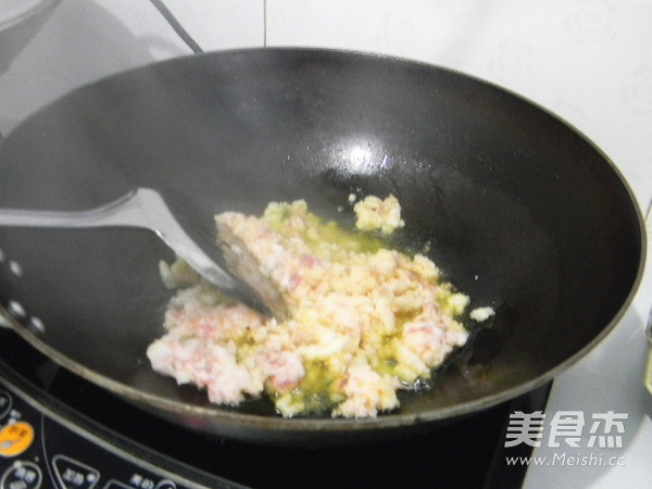 萝卜青椒酥肉水煎包