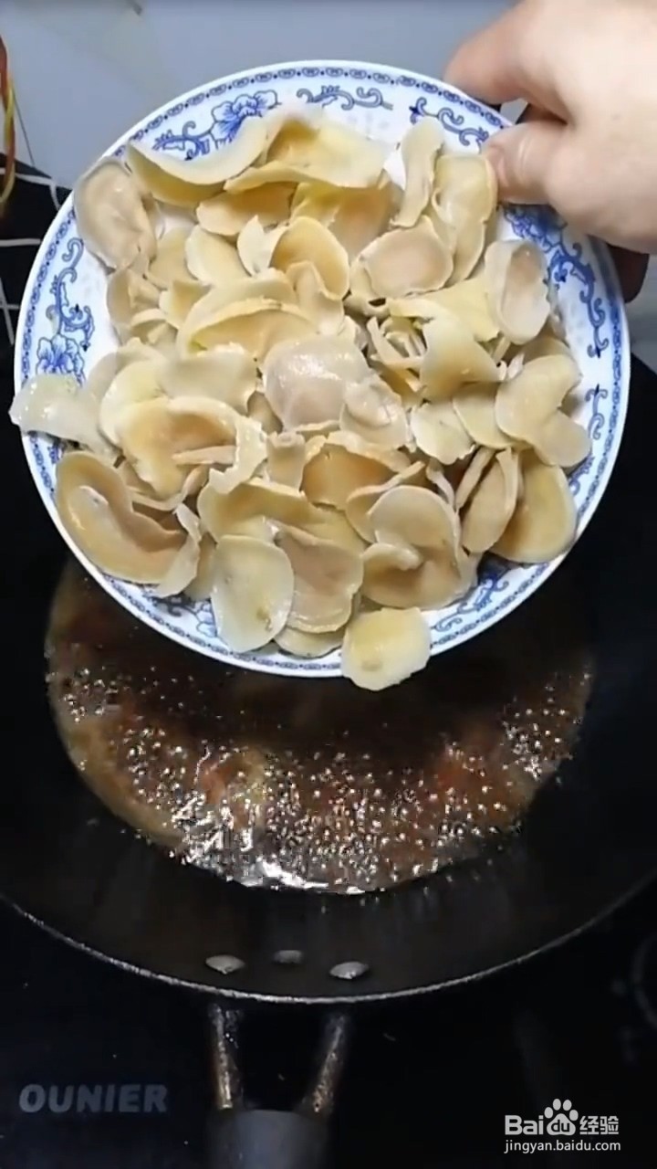 超级无敌好吃的土豆干炒五花肉要怎样做