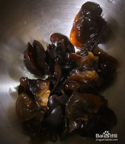 木耳炒蒜苗的做法