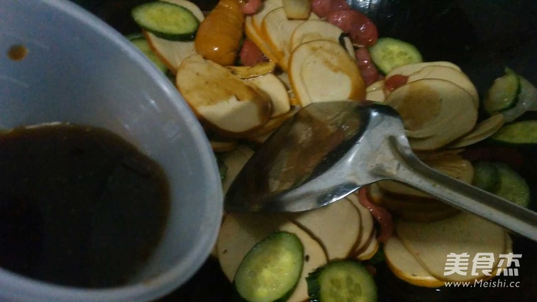 素鸡黄瓜炒香肠