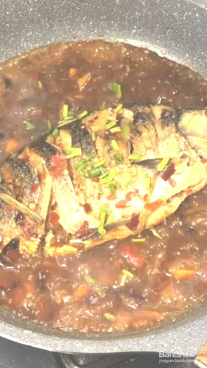 如何制作红烧鲫鱼？