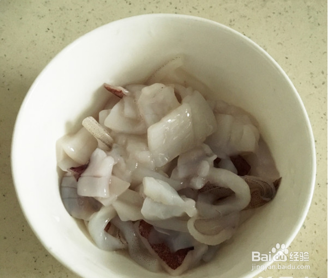 蒜苔炒鱿鱼怎么做？