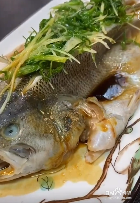 如何制作清蒸鲈鱼？