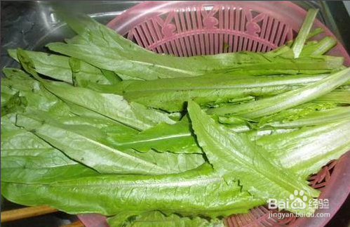 油麦菜炒平菇的做法